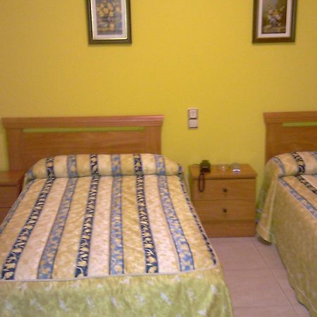 Pension La Casina Овиедо Екстериор снимка