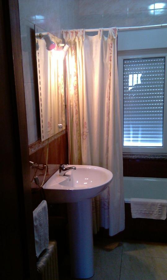Pension La Casina Овиедо Екстериор снимка