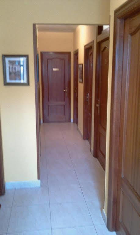 Pension La Casina Овиедо Екстериор снимка